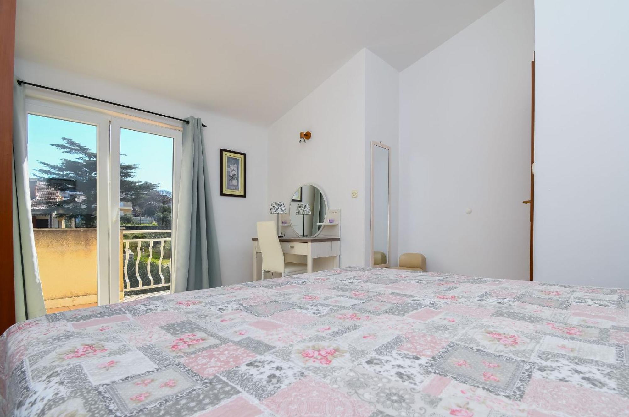 Apartments Biserka - 50 M From Beach Trogir Exterior photo