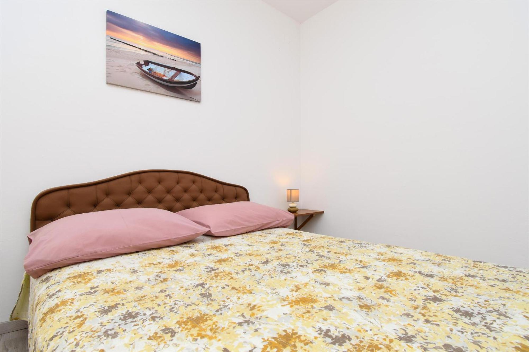 Apartments Biserka - 50 M From Beach Trogir Exterior photo