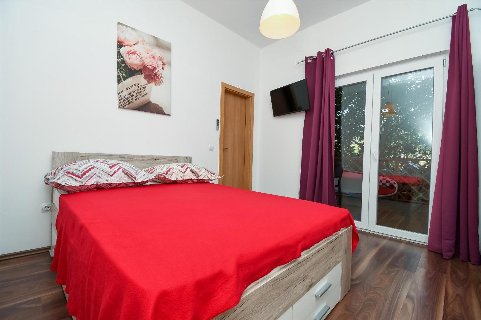 Apartments Biserka - 50 M From Beach Trogir Exterior photo